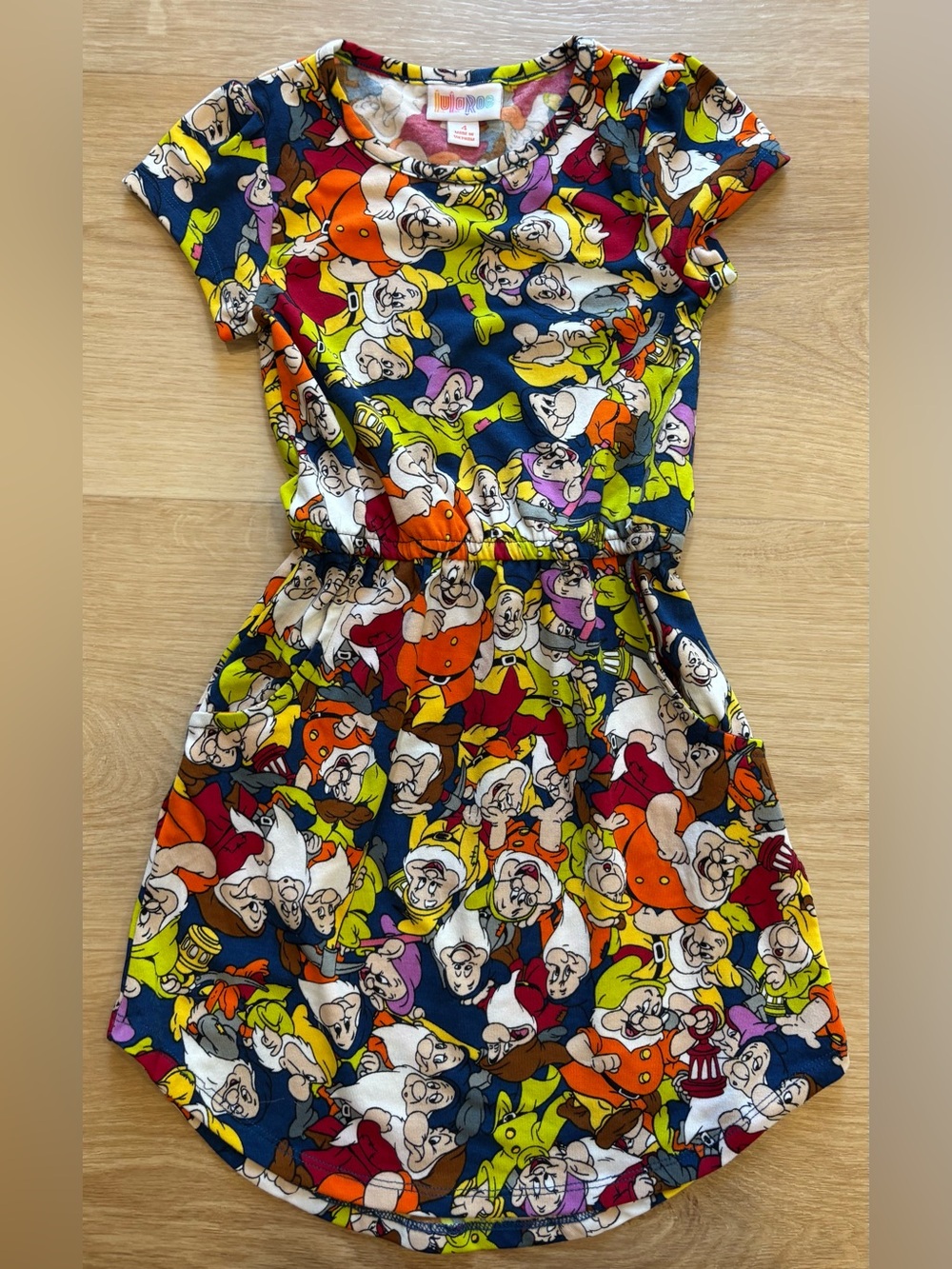 Kids LuLaRoe Snow White and the Seven Dwarfs Print Dress size 4 with pockets